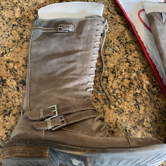 Lucky boots - Picture 2 of 4